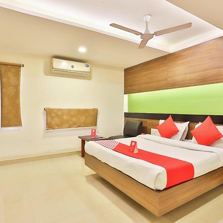 Super Hotel O Apollo Ahmedabad Exterior foto