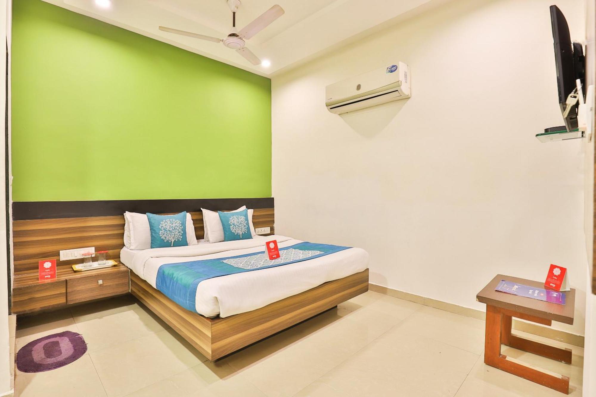 Super Hotel O Apollo Ahmedabad Exterior foto