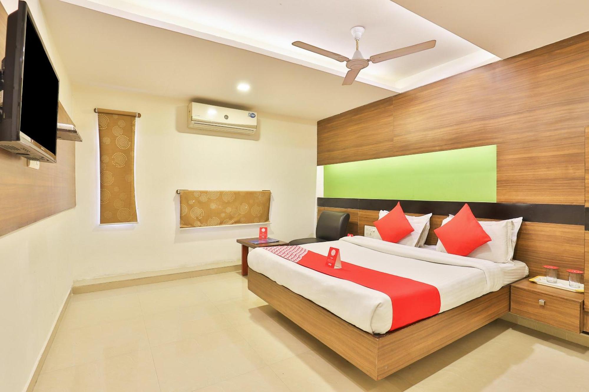 Super Hotel O Apollo Ahmedabad Exterior foto