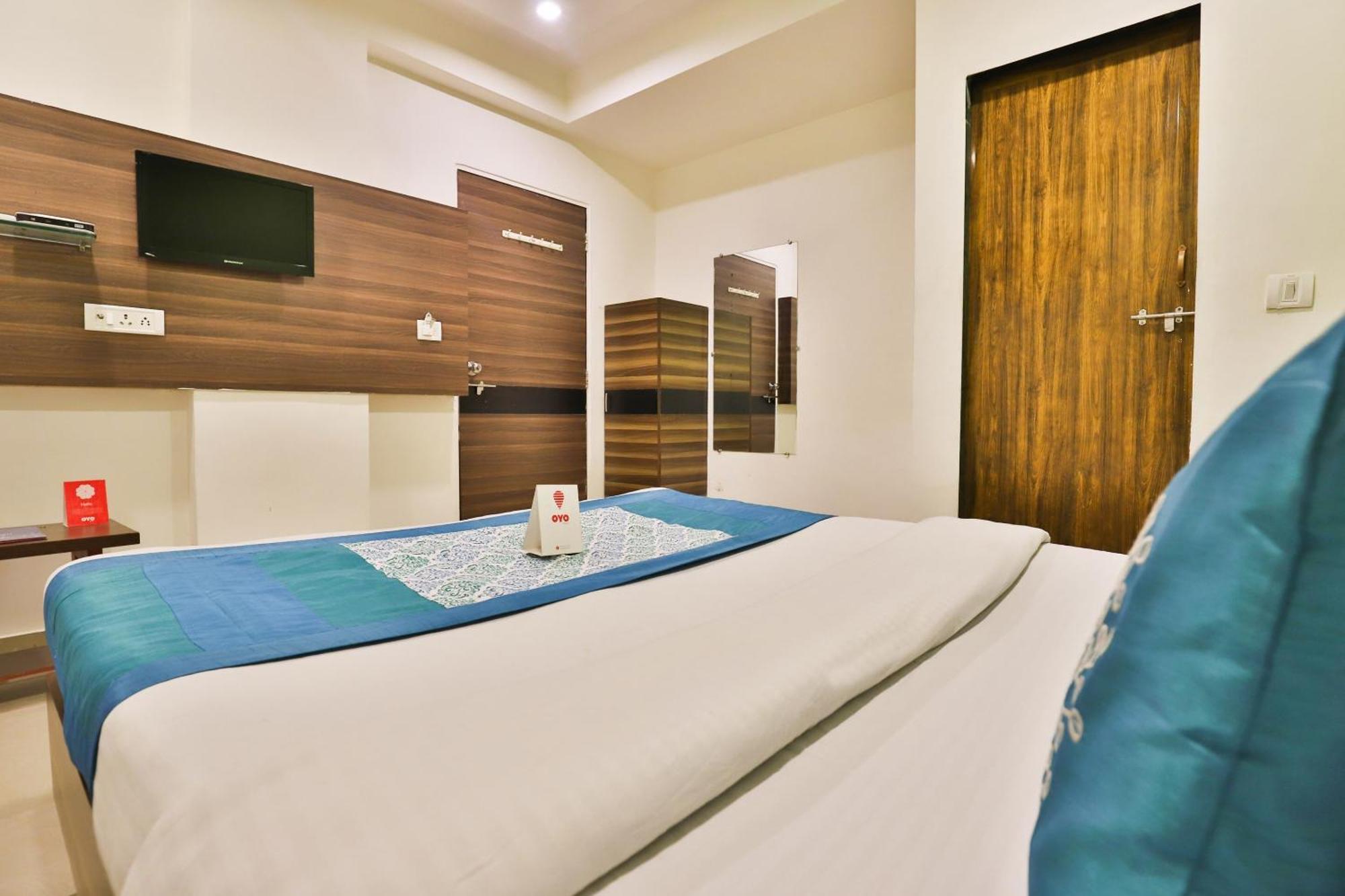 Super Hotel O Apollo Ahmedabad Exterior foto